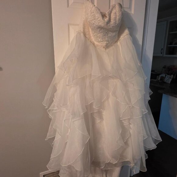 My wedding dress only wore it once - Picture 1 of 6